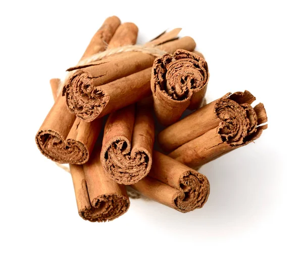 Tarçın sopa beyaz arka plan üzerinde izole kapatmak