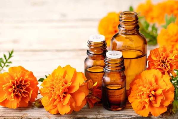 Tagetes Essential Oil Flowers Wooden Table — Stock Photo, Image