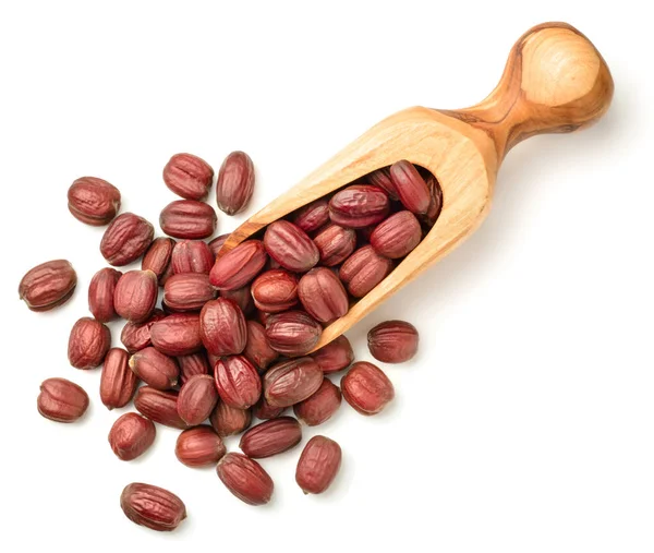 Beyaz arka plan üzerinde izole zeytin tahta kaşığı jojoba tohumu