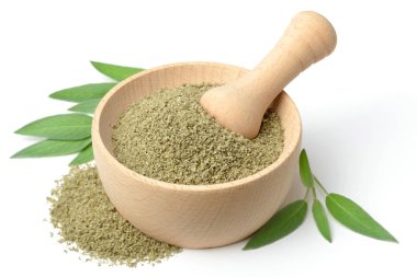 Beyaz arka plan üzerinde izole kurutulmuş ada çayı