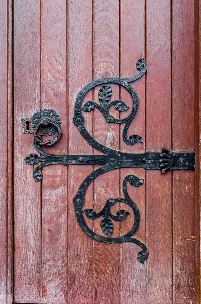 Dobradiça Forjada Uma Antiga Porta Madeira — Fotografia de Stock