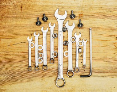 Ahşap oyun tahtası, üstten görünüm somun anahtarları