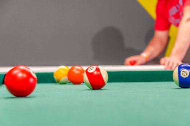 Bilardo topları oyun için masaya