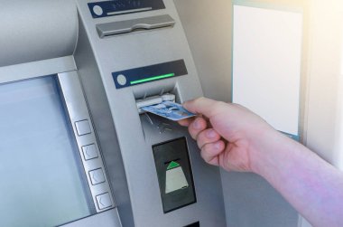 Adam el koyar kartı, basın gri Atm düğme