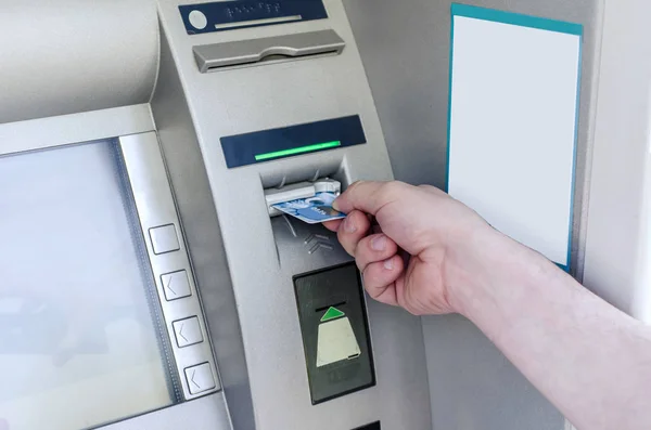 Adam el koyar kartı, basın gri Atm düğme