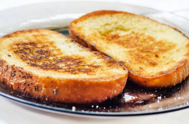 Tost, iki adet tereyağı kızarmış ekmek