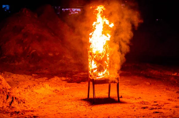 Trästol Brand Förbränning Möbler Konceptuella Foto Utbrändhet — Stockfoto