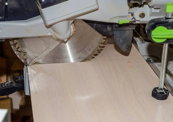 Kreissäge Der Schreinerei Maschine Zum Schneiden Von Holz Möbelplatten Produktionskapazitäten — Stockfoto