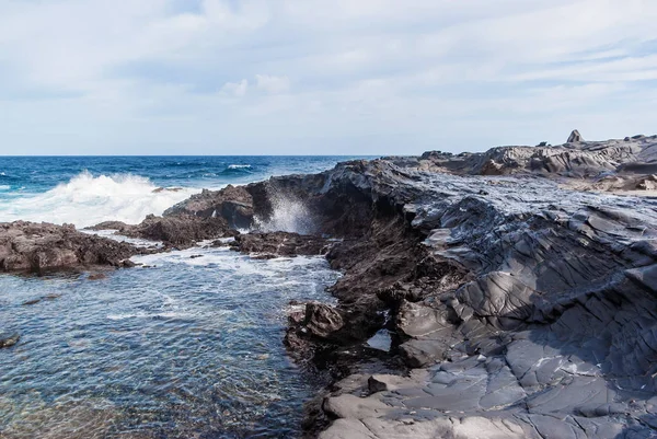 Olas Rompiendo Costa Rocosa Las Islas Canarias Turismo Viajes Vacaciones — Foto de Stock