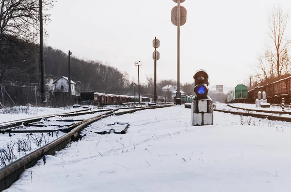 Vintage Semáforo Ferroviário Antiga Estação Ferroviária Coberta Neve Comboios Carris — Fotografia de Stock