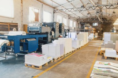 Küçük tipografi, iç. Baskı donanımları, kağıt.