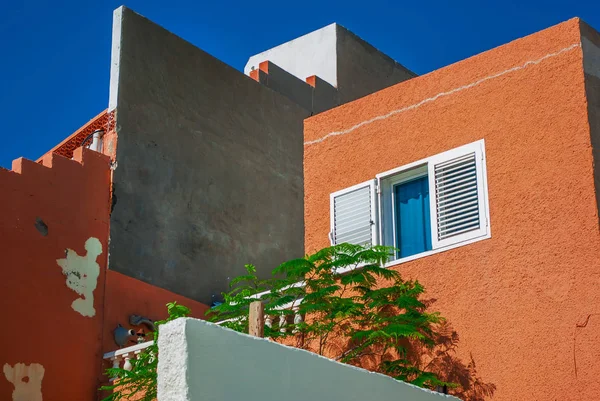 Vecchia casa in una piccola città di mare sulle Canarie — Foto Stock