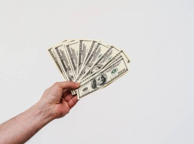 İnsaneli Amerikan doları para tutar. Finans, kazanç, kredi