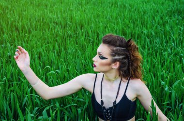 Agresif makyaj kız, amazon yüzünün savaş boyama