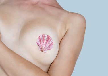 Kadın çıplak göğüsler, meme yumuşakça kabuk ile kaplı