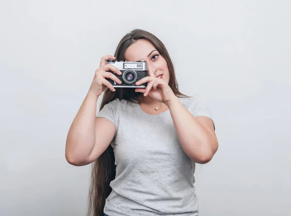 Ragazza Fotografo Prende Una Foto Con Una Vecchia Macchina Fotografica — Foto Stock