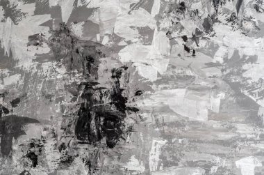 Duvarın arkaplanı beyaz ve gri boyalarla boyanmış, ön cephe boyalı kaotik tablolar, çöp arkaplan.