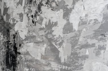 Duvarın arkaplanı beyaz ve gri boyalarla boyanmış, ön cephe boyalı kaotik tablolar, çöp arkaplan.