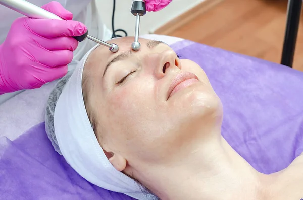 Schönheitssalons Wellnessbereich Mikrostromtherapie Für Frauen — Stockfoto