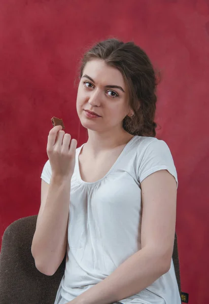 Pretty Girl Eating Chocolate Portrait Red Background Delicious Food Sweet — Stock Photo, Image