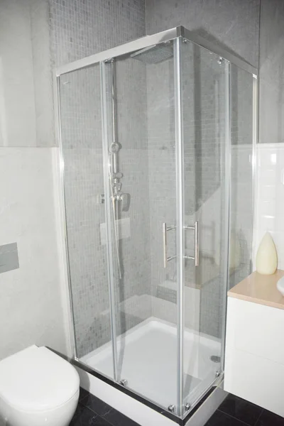 Modernes Badezimmer Mit Glasdusche — Stockfoto