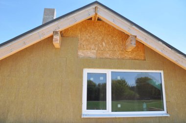 Isı yalıtımı açık için taş yalıtım ile tavan arası izolasyon.