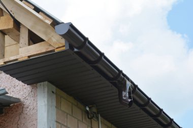 Yükleme recessed panoları ve plastik çatı oluk.