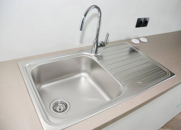 Close Modern Kitchen Metal Faucet Metal Kitchen Sink — Stock Photo, Image