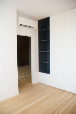 İç Evi kapı ahşap floringa ve klima ile