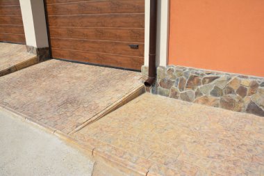 Oluk boru ve yol Gragage kapı.