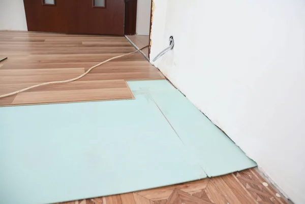 Installing Wooden Laminate Flooring Insulation Soundproofing Sheets — Stock Photo, Image