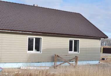 Kil kiremit çatılı, eriyip ve bitmemiş evi Strafor Vakfı izolasyon dış cephe ev yükleme 