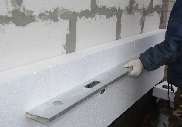 Builder Install Styrofoam Insulation Board Measuring Spirit Level Exterior Foam — Stock Photo, Image