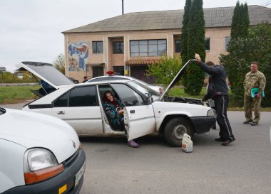 Ichnya, Ukrayna - 09 Ekim 2018: Patlamalar Ichnya içinde. Ukrayna cephane dökümü, büyük patlama için binlerce insan tahliye yol açar..