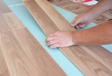 Yükleme laminat. Ahşap Laminat parke yükleme. 