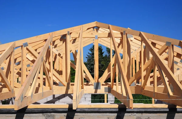 Construção Telhados Construção Casa Estrutura Telhado Madeira Com Vigas Telhado — Fotografia de Stock