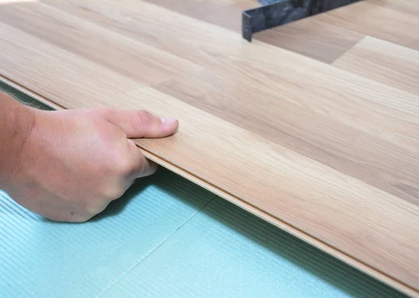 Worker Installing Wooden Laminate Flooring — Stock Photo, Image