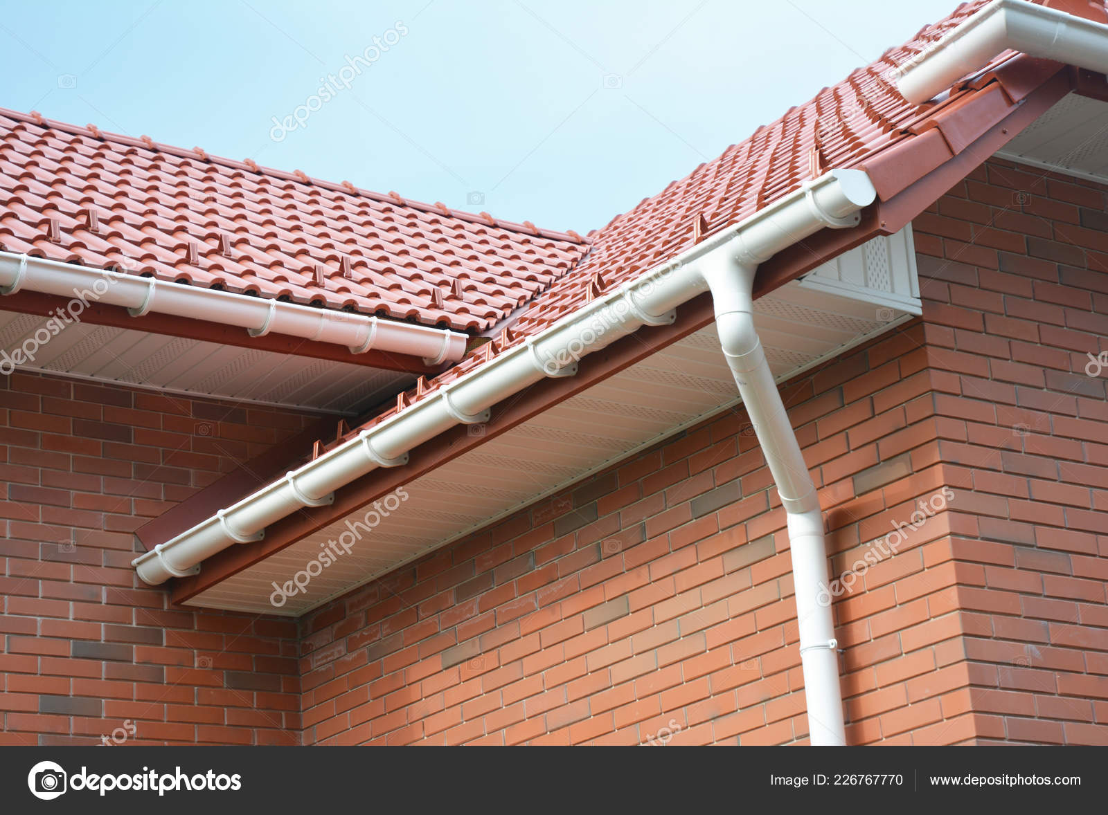 Juego de canalones casa de jardín, NW 100 semicircular 2 x 3m gris dos  lados tejado, canalones de lluvia PVC para tejado a dos aguas, Made in  Germany INEFA : : Bricolaje