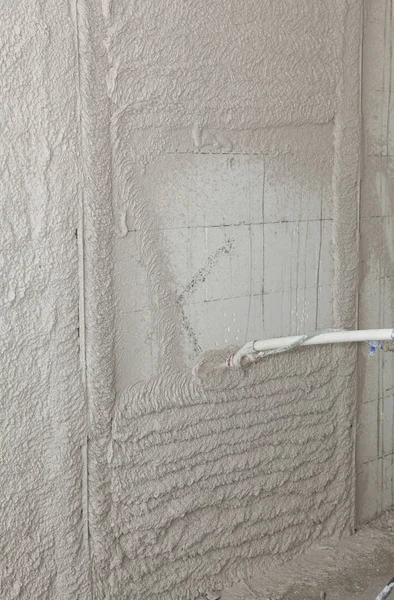 用喷雾贴纸机抹灰墙 用于房屋抹灰墙 全自动水泥墙体螺杆石膏机 — 图库照片
