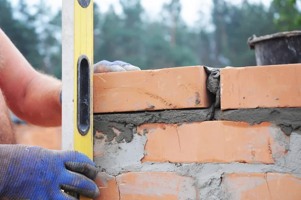 Mur Cegły Miara Murarz Poziomica Nowe Murowanie Ściany Domu — Zdjęcie stockowe