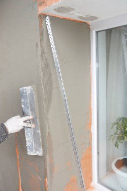 Yüklenici fiberglas fileli sıva duvar pencere Köşe Bina, kafes pencere pervazına sorun alanı içinde katı yalıtım sonra alçı.