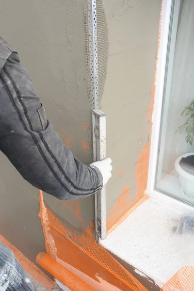 Builder Measure Plastering Wall Spirit Level Window Sill Area Insulation — Stock Photo, Image
