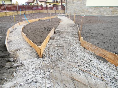 Binanın beton kaldırım Vakfı bahçe yolu için.