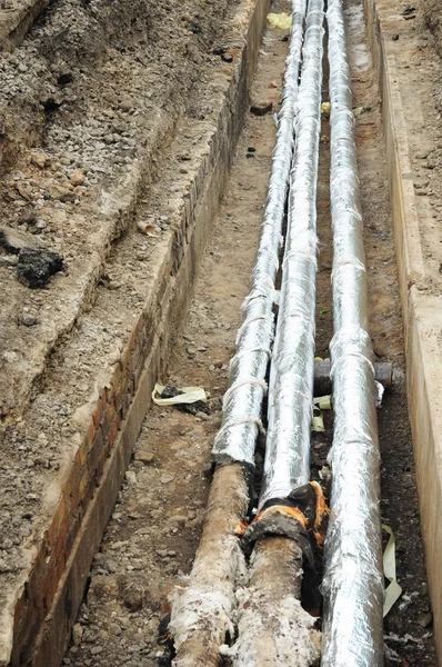 Atılım kanalizasyon sistemine. Tamir, izolasyon ve yeni kanalizasyon boru hattı.