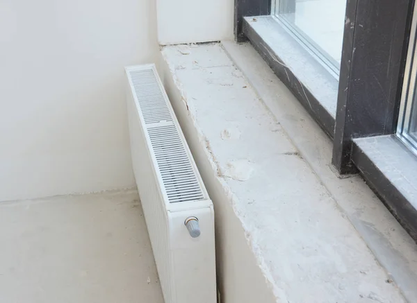 Installing Metal White Radiator Heating Thermostat New House Construction — Stock Photo, Image