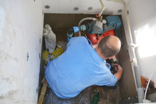 Contractor Installing Repair Water Pump Station Borehole Water Pump Installation — Stock Photo, Image