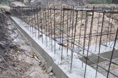 Takviye bir şerit Foundation'da. Vakıf İnşaat.