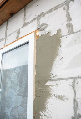 Plastik pencere montaj ve izolasyon ile ev duvar sıvama