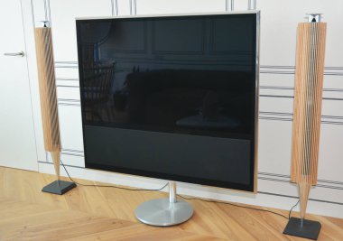 Ev sinema Tv. salon plazma tv standı ve tv sütun hoparlörler. 