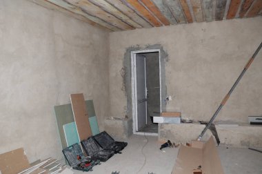 Garajın içi. İnşaat aşamasında araçları ile Boş ev garaj iç